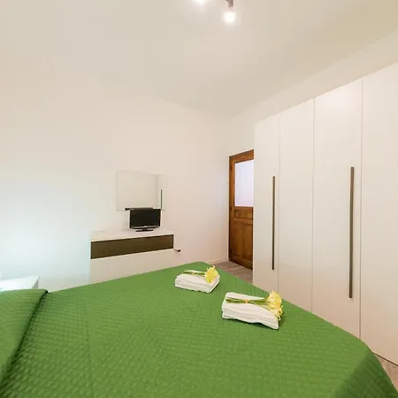 Xxv Novembre Apartment Cefalu